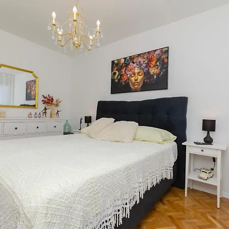 Ivana Apartamento Split